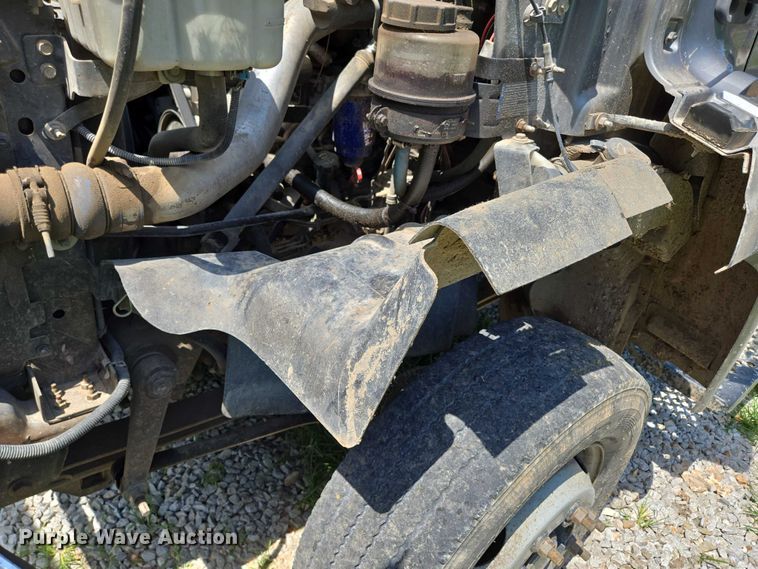 image for item ED2135 2006 Chevrolet C4500 flatbed truck