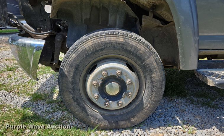 image for item ED2135 2006 Chevrolet C4500 flatbed truck