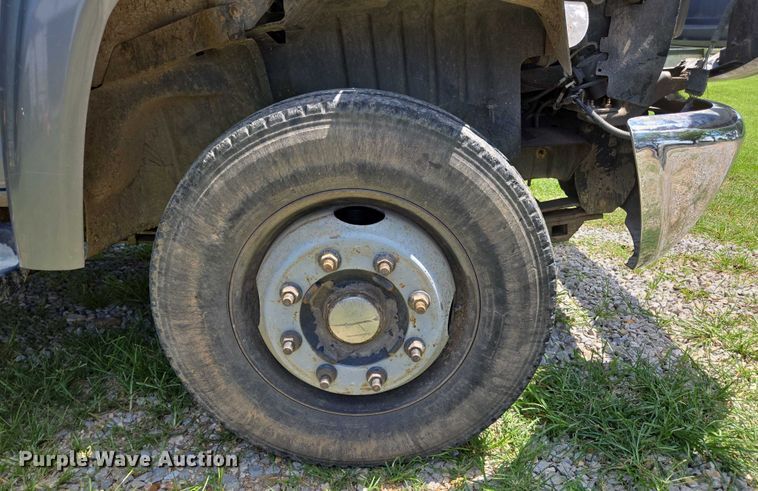 image for item ED2135 2006 Chevrolet C4500 flatbed truck