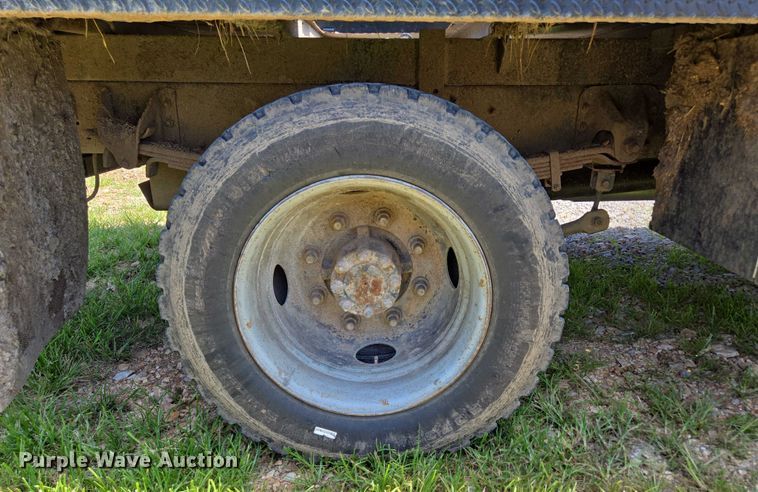 image for item ED2135 2006 Chevrolet C4500 flatbed truck