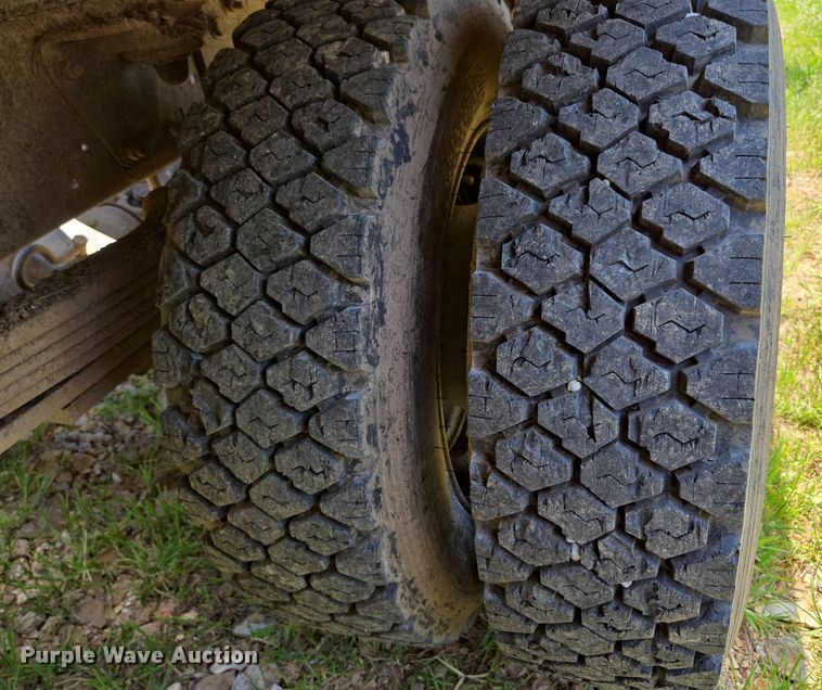 image for item ED2135 2006 Chevrolet C4500 flatbed truck