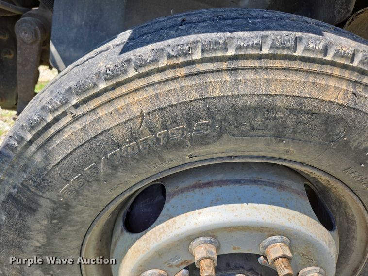 image for item ED2135 2006 Chevrolet C4500 flatbed truck