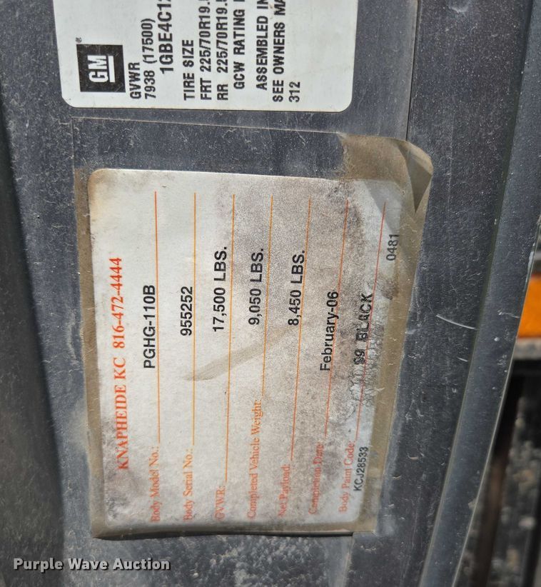 image for item ED2135 2006 Chevrolet C4500 flatbed truck