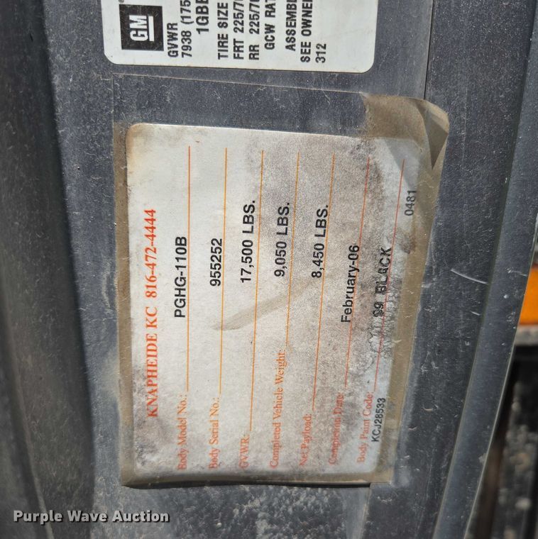 image for item ED2135 2006 Chevrolet C4500 flatbed truck