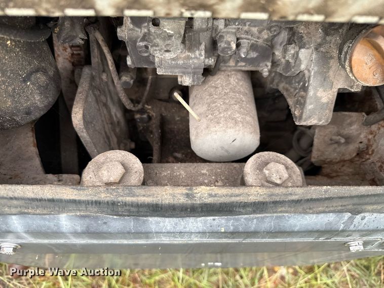 image for item ED5672 2013 Freightliner Cascadia semi truck