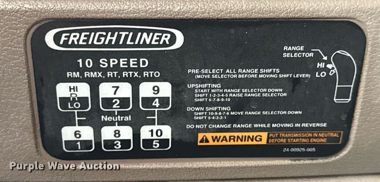 image for item ED5672 2013 Freightliner Cascadia semi truck