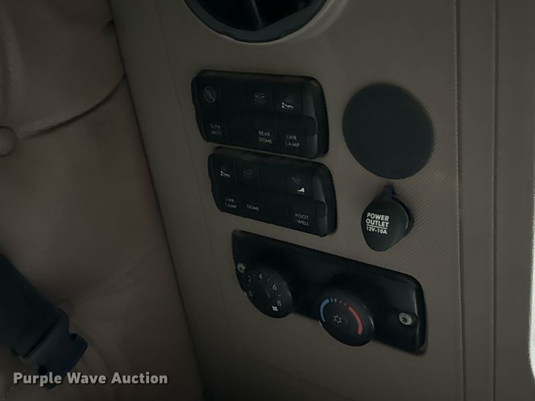 image for item ED5672 2013 Freightliner Cascadia semi truck