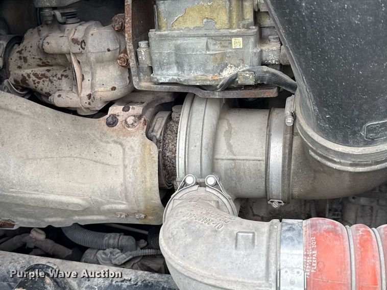 image for item ED5672 2013 Freightliner Cascadia semi truck