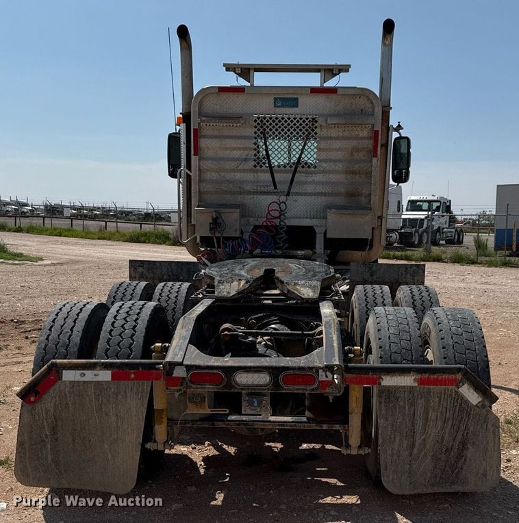 image for item ED5781 2012 Mack CHU613 semi truck