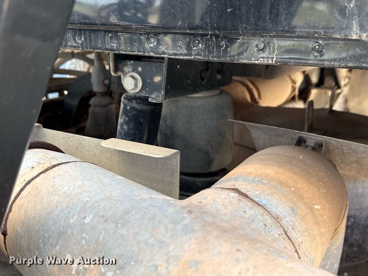 image for item ED5781 2012 Mack CHU613 semi truck