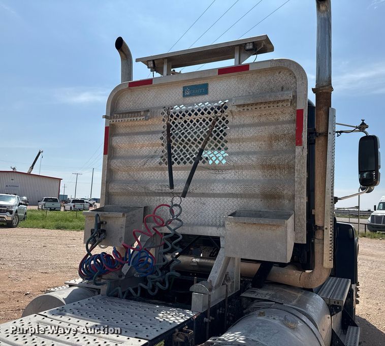 image for item ED5781 2012 Mack CHU613 semi truck