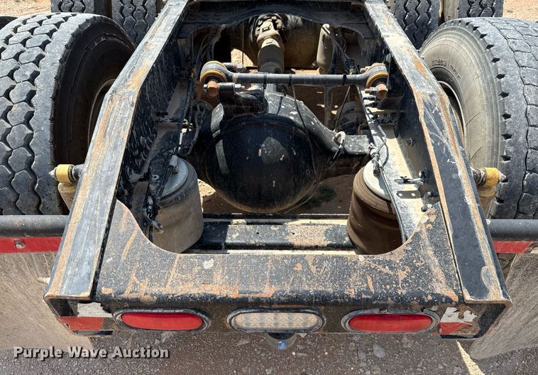 image for item ED5781 2012 Mack CHU613 semi truck