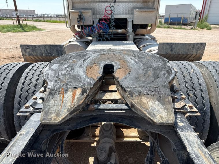 image for item ED5781 2012 Mack CHU613 semi truck