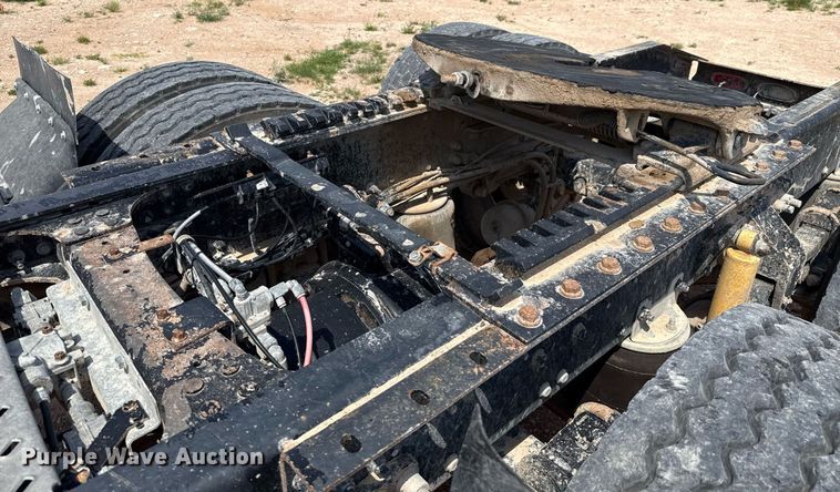 image for item ED5781 2012 Mack CHU613 semi truck