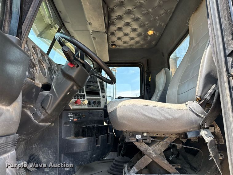 image for item ED5781 2012 Mack CHU613 semi truck