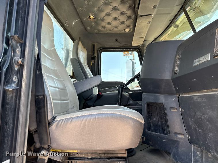 image for item ED5781 2012 Mack CHU613 semi truck