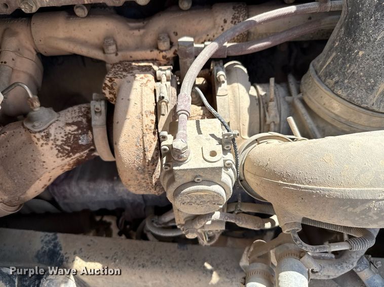 image for item ED5781 2012 Mack CHU613 semi truck