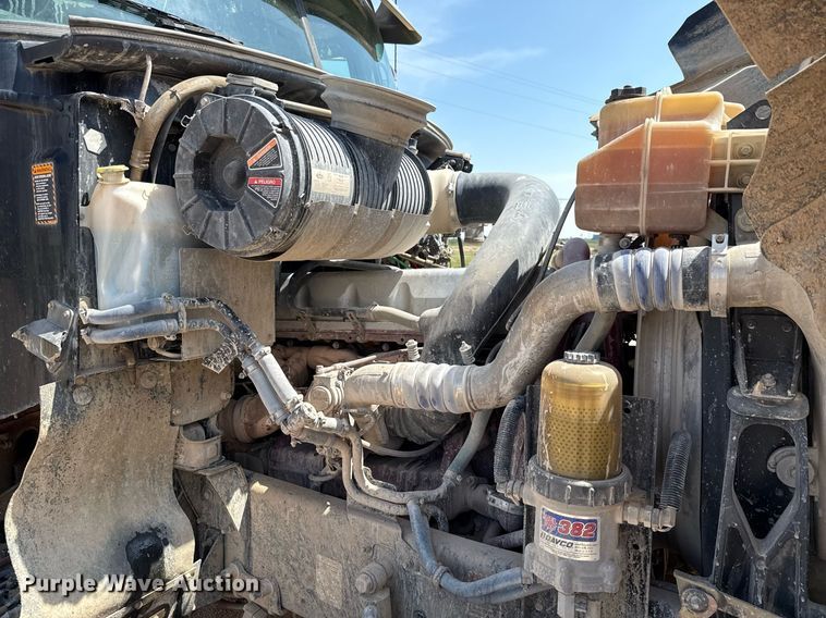 image for item ED5781 2012 Mack CHU613 semi truck