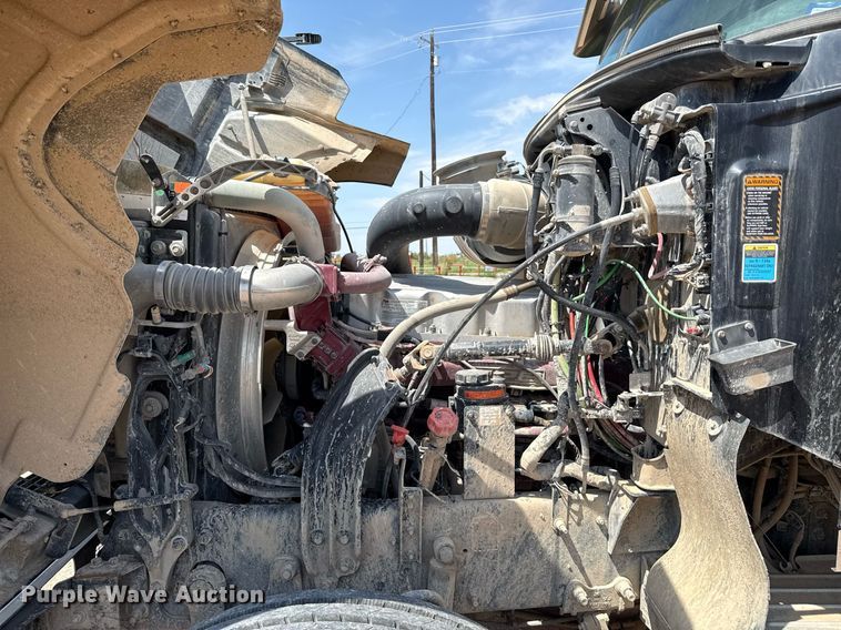 image for item ED5781 2012 Mack CHU613 semi truck