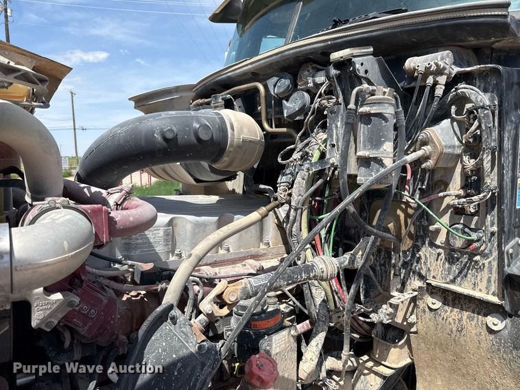 image for item ED5781 2012 Mack CHU613 semi truck