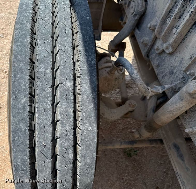 image for item ED5781 2012 Mack CHU613 semi truck