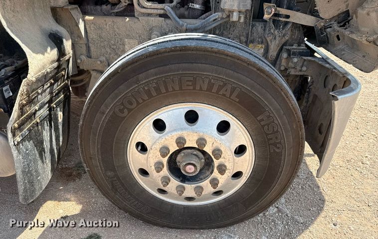 image for item ED5781 2012 Mack CHU613 semi truck