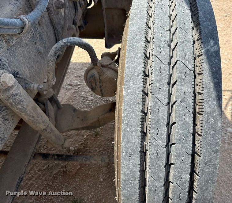 image for item ED5781 2012 Mack CHU613 semi truck