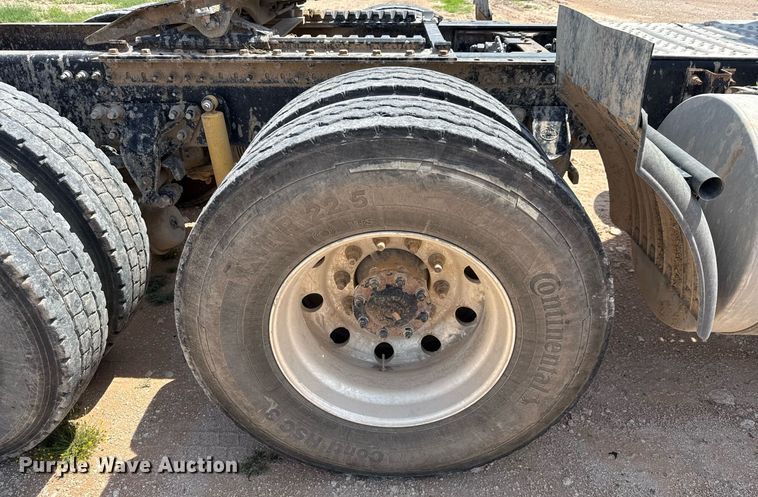 image for item ED5781 2012 Mack CHU613 semi truck