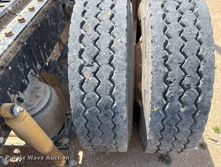 image for item ED5781 2012 Mack CHU613 semi truck