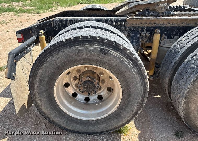 image for item ED5781 2012 Mack CHU613 semi truck