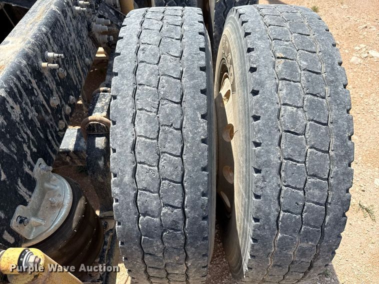 image for item ED5781 2012 Mack CHU613 semi truck