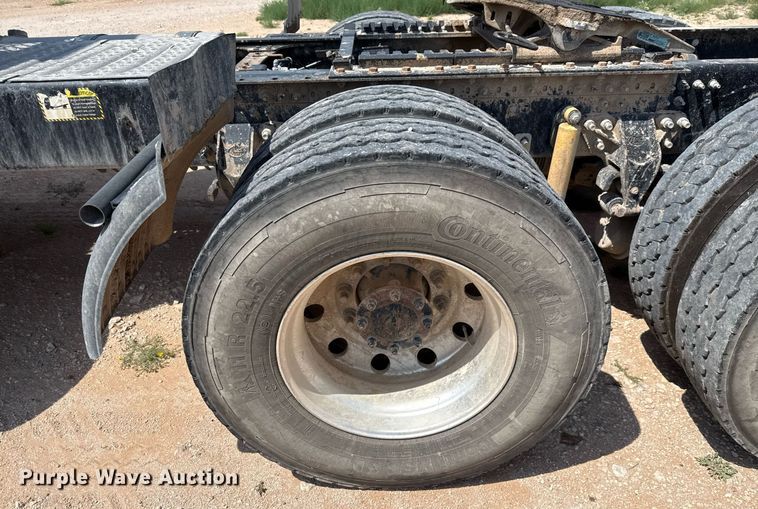 image for item ED5781 2012 Mack CHU613 semi truck