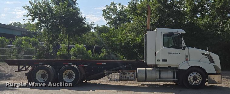 image for item EF1750 2009 Volvo VNL roll-off container truck