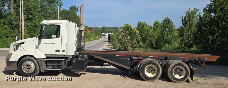 image for item EF1750 2009 Volvo VNL roll-off container truck