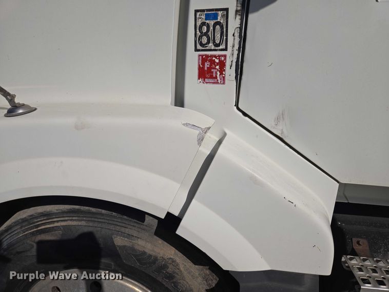 image for item EF1750 2009 Volvo VNL roll-off container truck