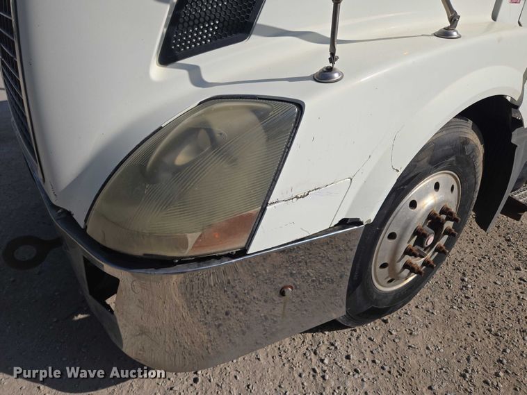 image for item EF1750 2009 Volvo VNL roll-off container truck