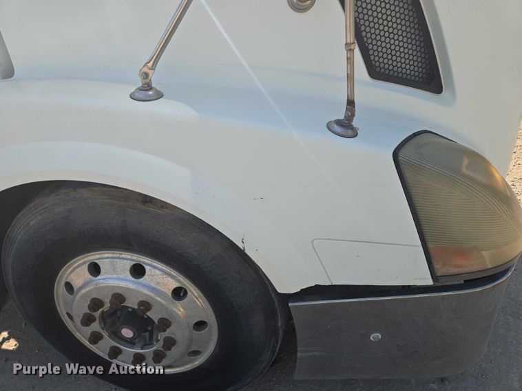 image for item EF1750 2009 Volvo VNL roll-off container truck