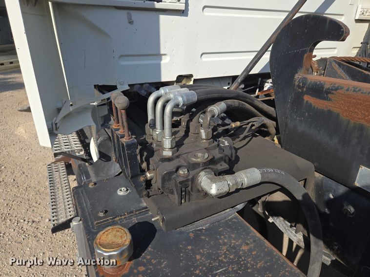 image for item EF1750 2009 Volvo VNL roll-off container truck