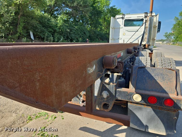 image for item EF1750 2009 Volvo VNL roll-off container truck