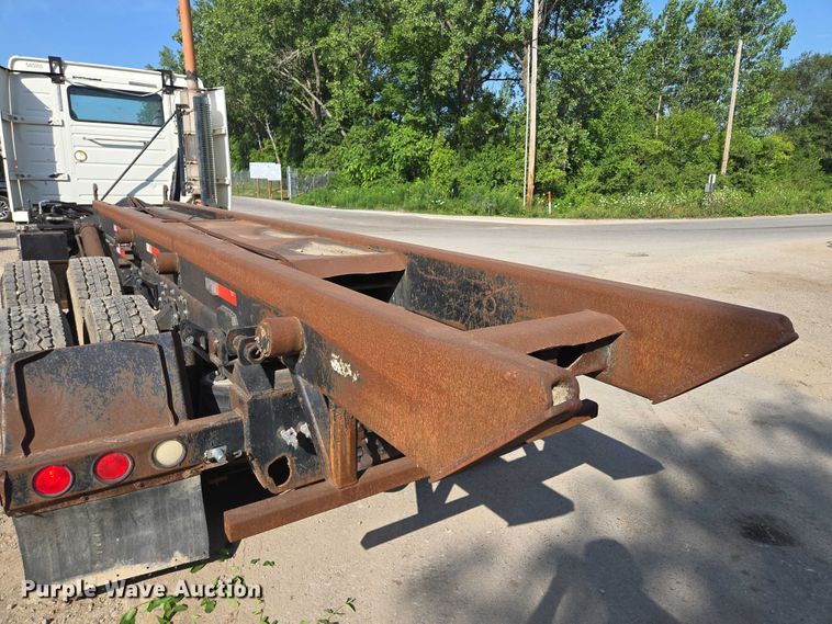 image for item EF1750 2009 Volvo VNL roll-off container truck