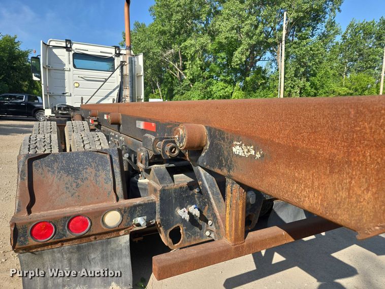 image for item EF1750 2009 Volvo VNL roll-off container truck