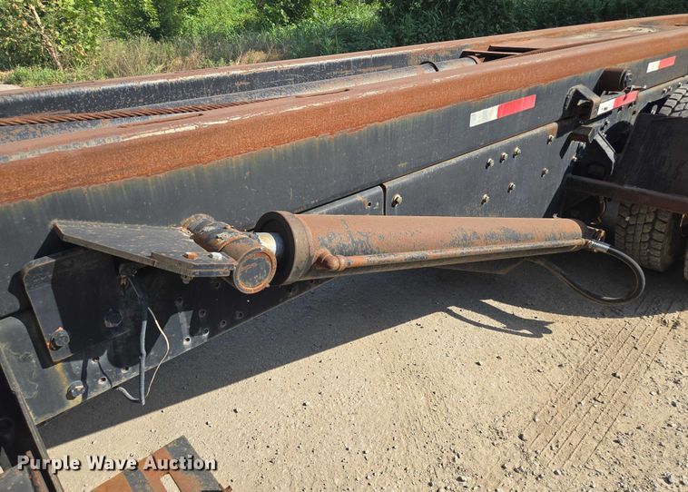 image for item EF1750 2009 Volvo VNL roll-off container truck