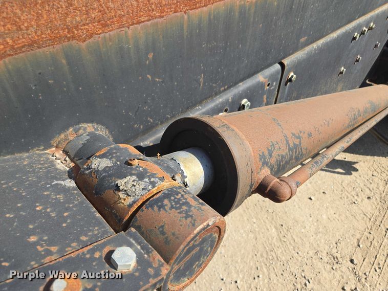 image for item EF1750 2009 Volvo VNL roll-off container truck