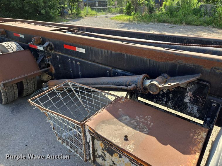 image for item EF1750 2009 Volvo VNL roll-off container truck