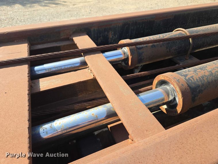 image for item EF1750 2009 Volvo VNL roll-off container truck