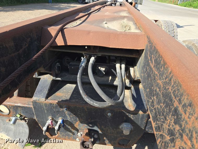 image for item EF1750 2009 Volvo VNL roll-off container truck