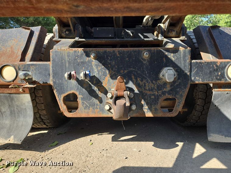 image for item EF1750 2009 Volvo VNL roll-off container truck