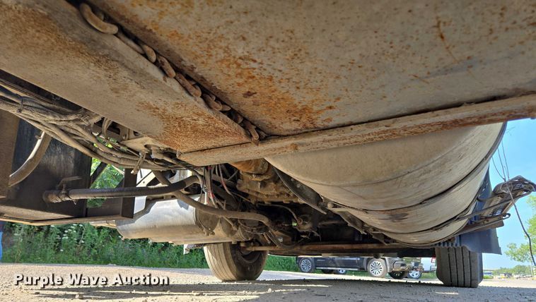 image for item EF1750 2009 Volvo VNL roll-off container truck