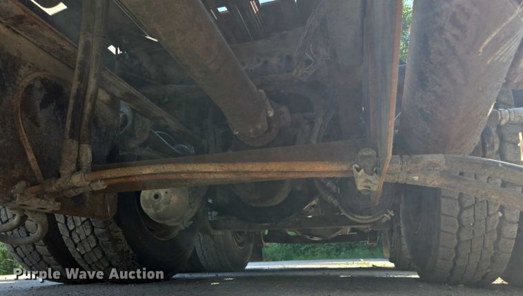 image for item EF1750 2009 Volvo VNL roll-off container truck