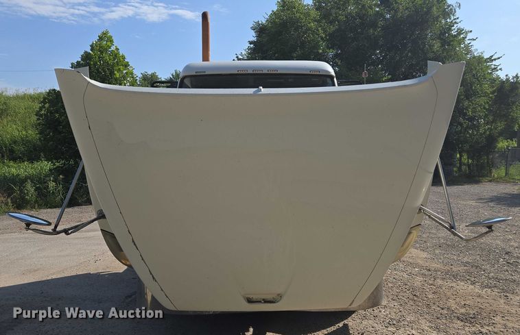 image for item EF1750 2009 Volvo VNL roll-off container truck